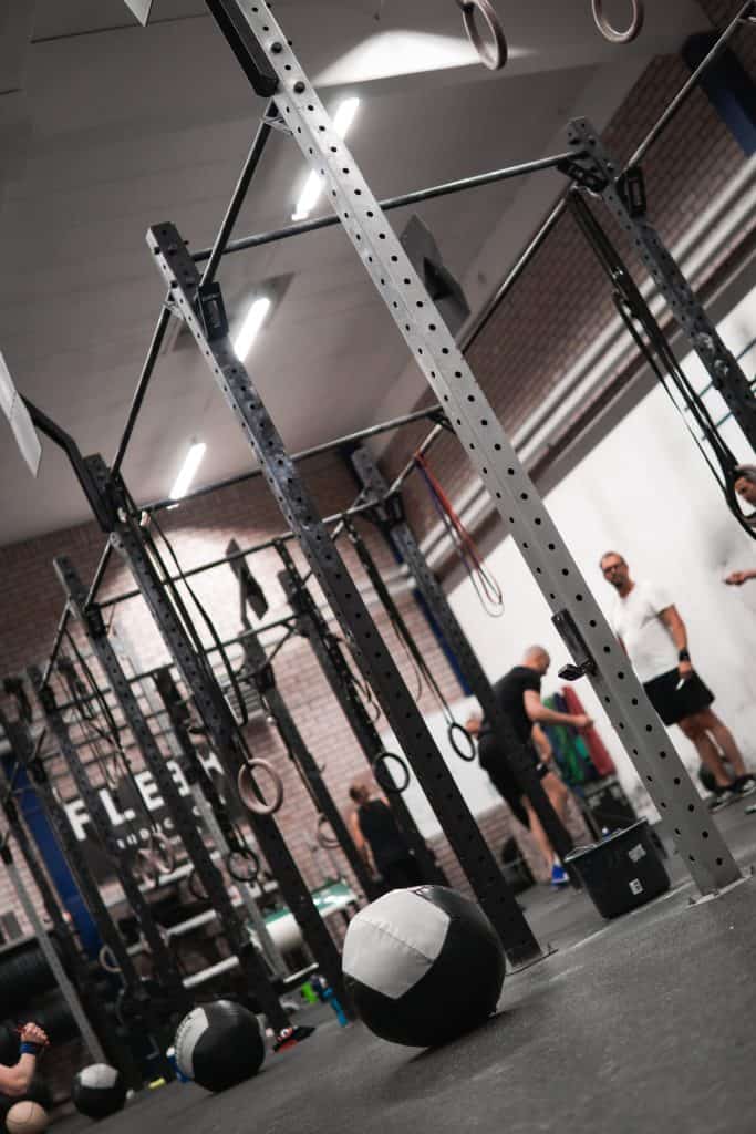Medlemmar tränar i riggen hos CrossFit Prestanda