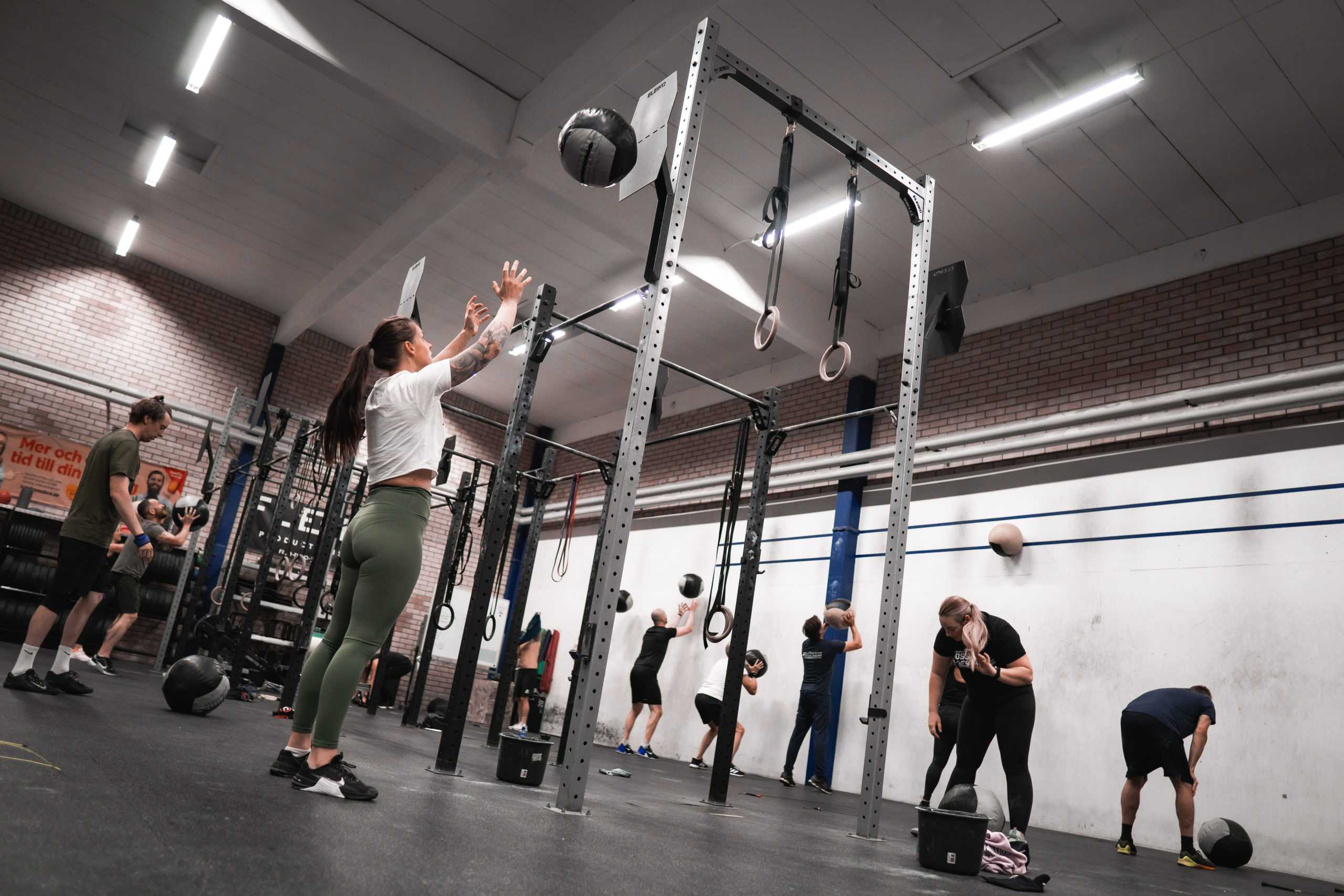 CrossFit-klass i full gång i CrossFit Prestandas lokal
